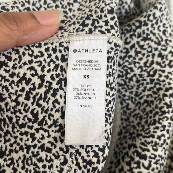 Athleta 7/8 Textured Print Salutation Leggings - Picture 5 of 7